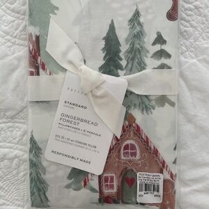 NWT Set of 2 Pottery Barn Gingerbread Forest Standard Pillowcases Cozy Winter